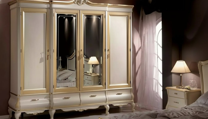 Klassieke luxe Witte vierdeurs slaapkamerkast Houten meubels Nieuw