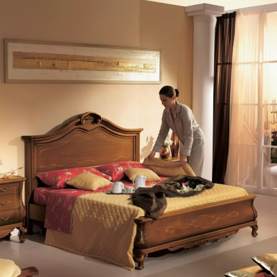 Houten tweepersoonsbed in klassieke stijl Luxe slaapkamer design Bedden