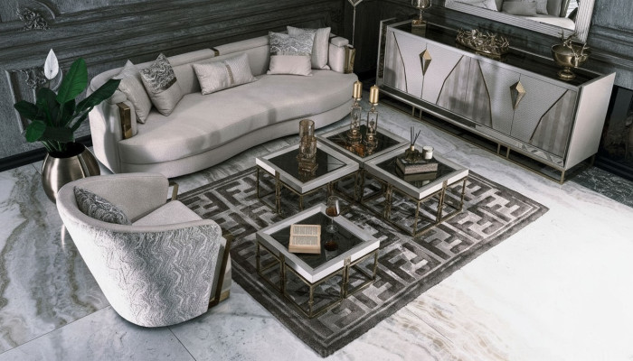 Luxe stoffen bankstel met fauteuil en salontafel set van 7 stuks in het grijs.