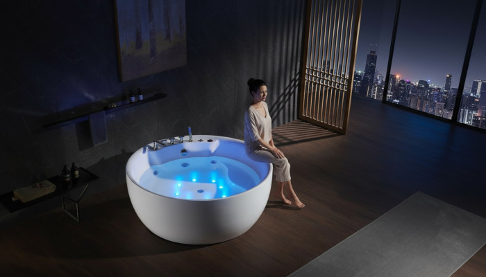 Binnen whirlpool bad badkuip whirlpool waterstralen spa bad ontspannen .