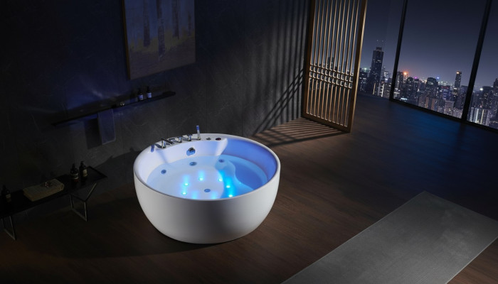 Binnen whirlpool bad badkuip whirlpool waterstralen spa bad ontspannen .