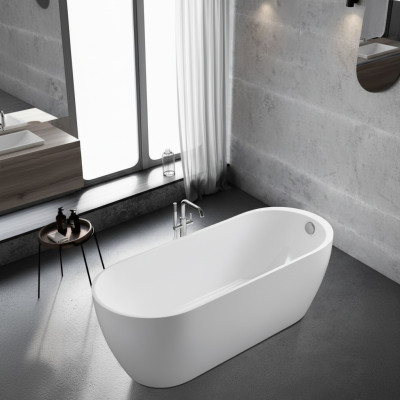 Witte acryl badkuip met vrijstaande badkuip voor moderne badkamer.