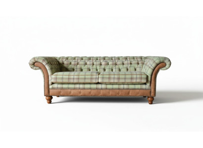 Luxe designer bank in Chesterfield design met drie zitplaatsen.