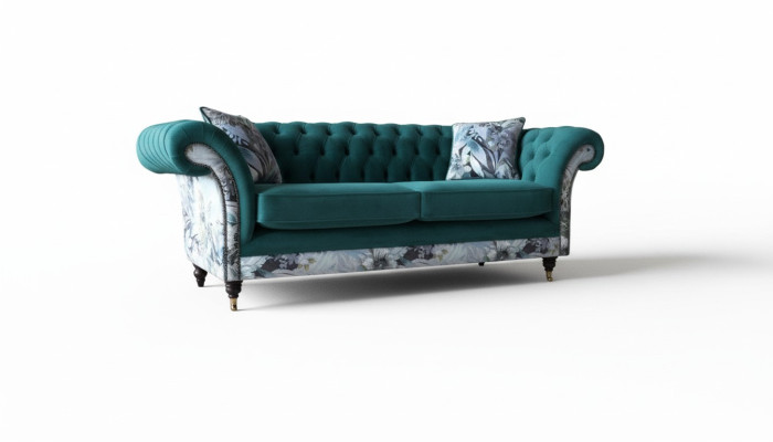 Een levendige driezitsbank van Chesterfield in een delicate smaragdkleur met bloemmotief.