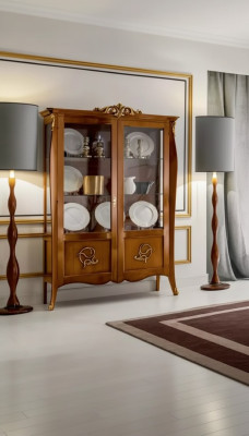 Luxe houten vitrinekast in bruin design met Italiaanse meubelskast nieuw.