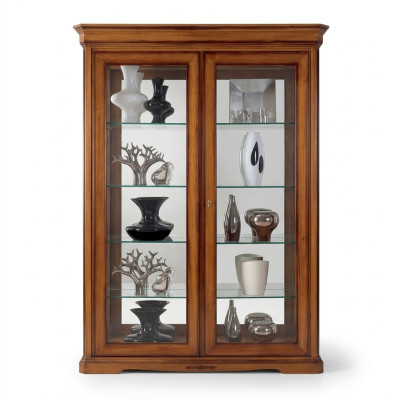 Klassieke vitrinekast Klassieke glazen kast Bruine houten kasten