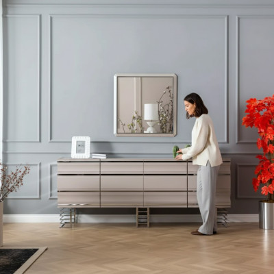 Woonkamer beige dressoir spiegel design meubels console hout ontwerper