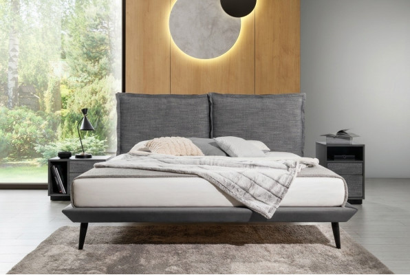 Stijlvolle slaapkamer Grijze bed 2x nachtkastjes Luxe bedden 3-delig
