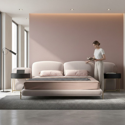 Grote beige slaapkamer tweepersoonsbed met breed textiel hoofdeinde ontwerper.