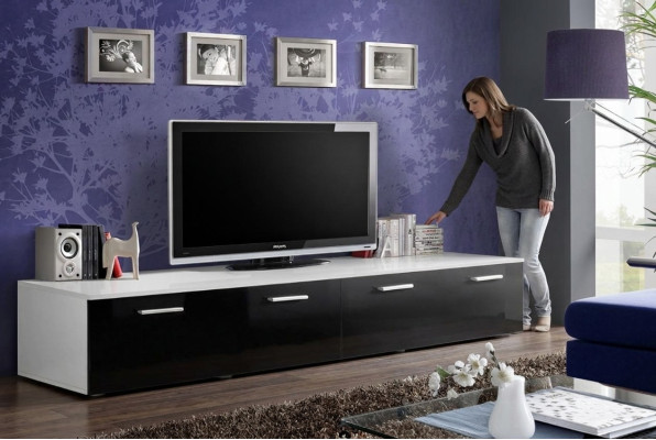 Ontwerper woonkamer TV-standaard luxe inrichting modern design houten meubels.
