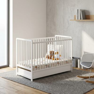 Kinderkamer bed inrichting ontwerp moderne babybed nieuw luxe houten meubels
