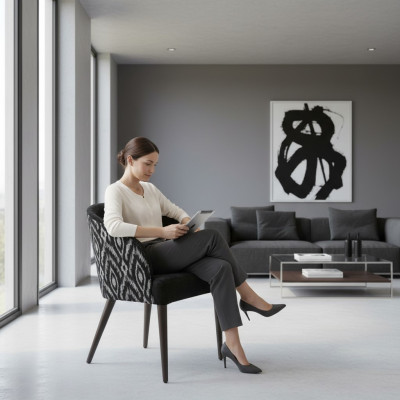 Stoel met armleuningen Ontwerper Luxe Eetkamer Gestoffeerde zitting Houten meubelen