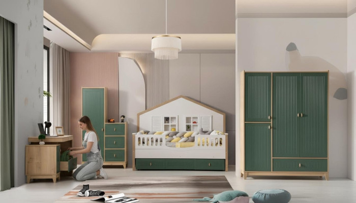 Kinderkamerset bestaat uit bed 2x kledingkast en bureau