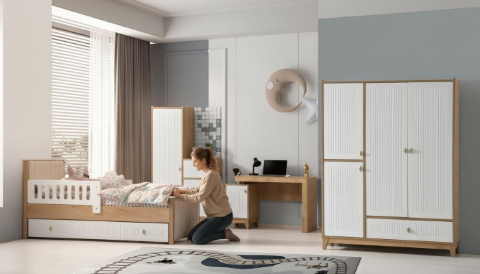 Volledige kinderkamerset Bed 2x Kledingkast tafel Helder 4-delig Nieuw.