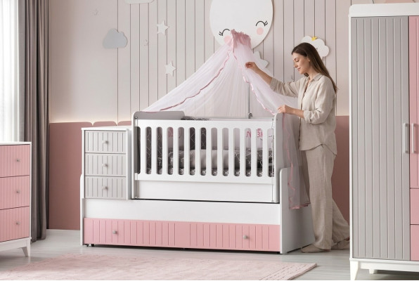 Stijlvol kinderbed voor baby, veelkleurig. Perfect meubilair voor uw kinderkamer. Verwijdering.