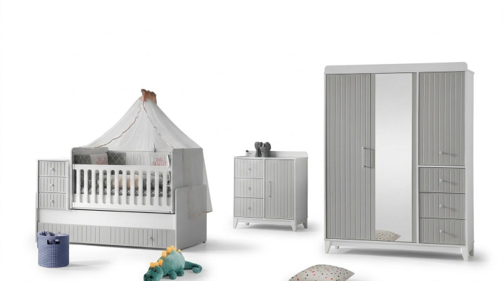 Compleet set voor de kinderkamer: commode, kledingkast, kinderbed in grijze kleur.