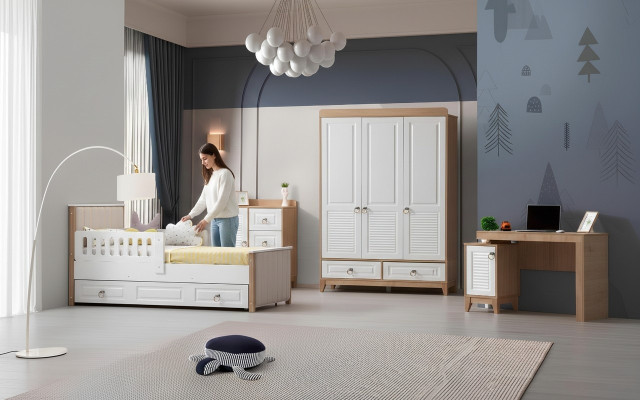 Luxe kinderkamerset bestaande uit bed kast commode tafel 4-delig.