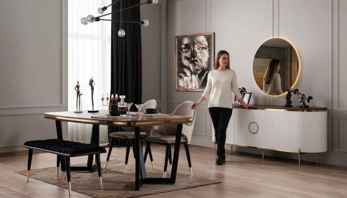 Eetkamerset bestaat uit eettafel 4x stoelen bank dressoir spiegel 8-delig.