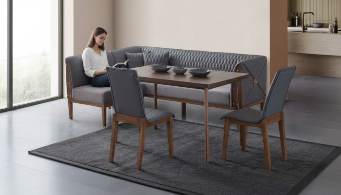 Stijlvolle grijze eetkamerset, bruine eettafel, 2 eetkamerstoelen, bank.