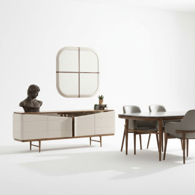 Eetkamer Set Beige dressoir Rechthoekige spiegel Luxe houten meubels.