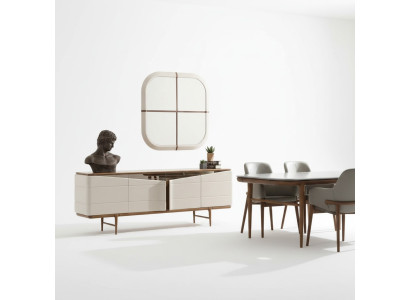 Eetkamer Set Beige dressoir Rechthoekige spiegel Luxe houten meubels.