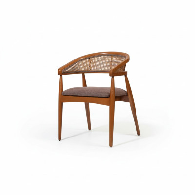 Bruine luxe stoel met houten frame eetkamer designerstoelen met armleuningen.