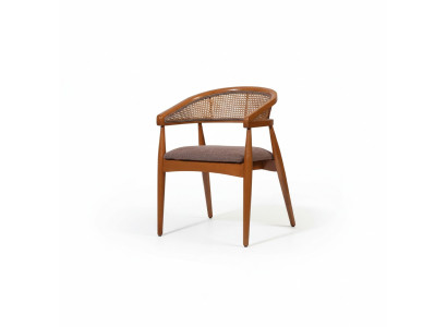 Bruine luxe stoel met houten frame eetkamer designerstoelen met armleuningen.