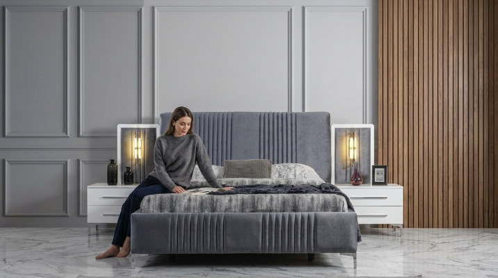 Modern grijs tweepersoonsbed met 2 houten nachtkastjes slaapkamer set