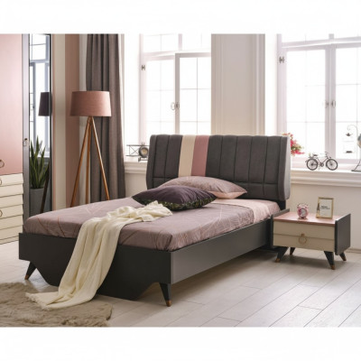 Luxe slaapkamer nachtkastje bedden bed compleet set design inrichting.