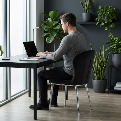 Zwarte roestvrijstalen stoel ontwerper keukenmeubilair luxe beklede armstoelen