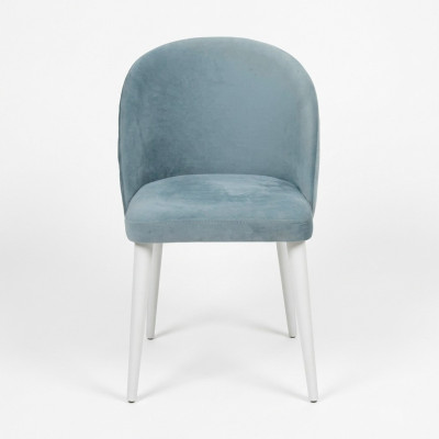 Moderne eetkamerstoel zonder armleuningen van hout, nieuw design gestoffeerde stoel, blauwe zitting.