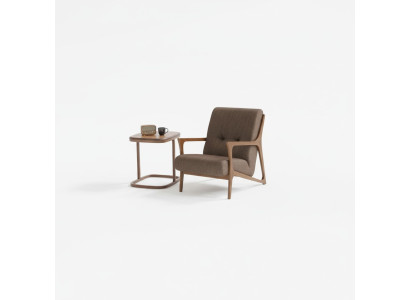 Bruine fauteuil gestoffeerde meubels woonkamer hout inrichting luxe textiel nieuw