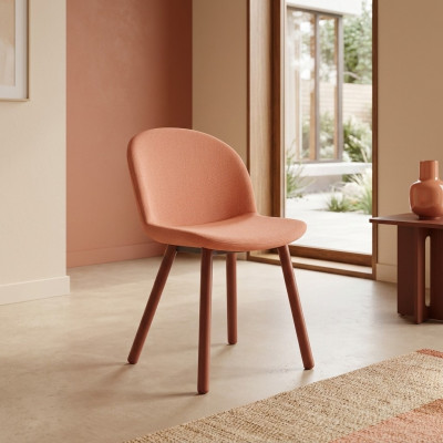 Heldere oranje gestoffeerde stoel met houten poten Ontwerper stoelen Eetkamermeubels