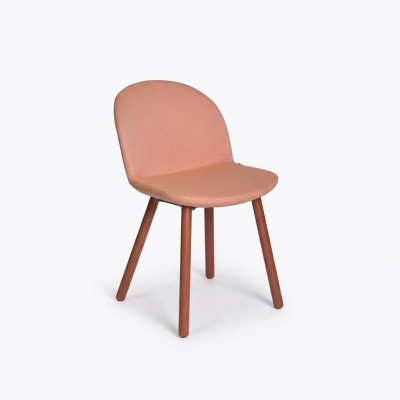 Heldere oranje gestoffeerde stoel met houten poten Ontwerper stoelen Eetkamermeubels