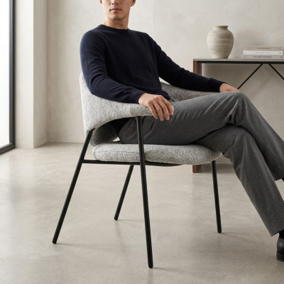 Moderne grijze eetkamerstoel met armleuningen, eenpersoons gestoffeerde stoelen.
