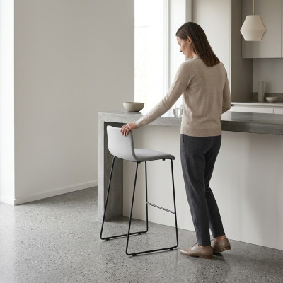 Hoge grijze barkruk luxe stoelen gestoffeerd ontwerp meubels stijl.