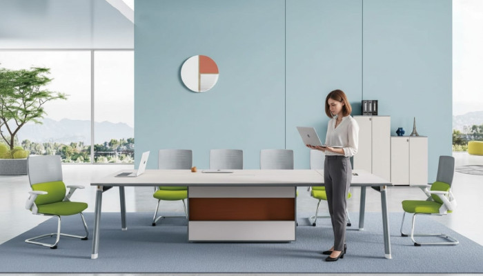 Grote bureau kantoorinrichting teamtafel ontwerper kantoormeubelen