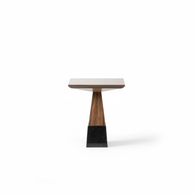 Woonkamer koffietafel bijzettafel houten meubels design inrichting nieuw
