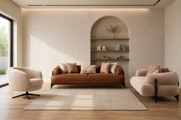 Bruin-witte woonkamer bankstel exclusieve driezitsbanken fauteuils.