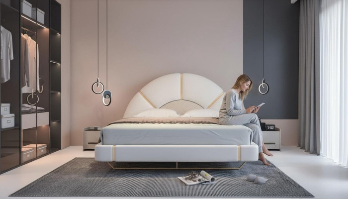 Moderne luxe bed met gouden details, halfronde hoofdeinde