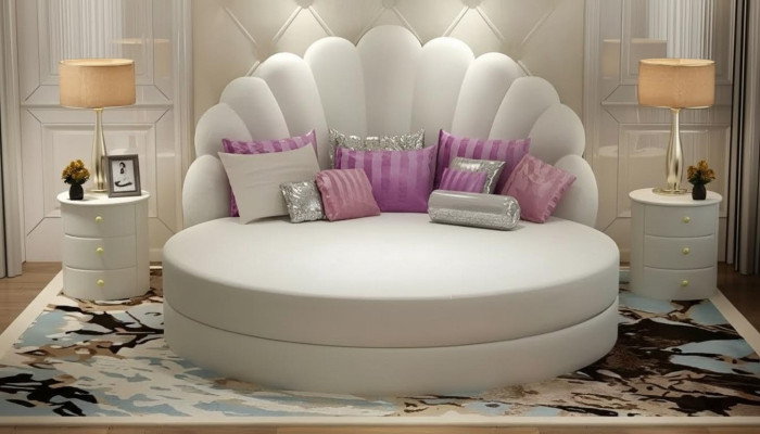 Elegante witte ronde bed met paarse fluwelen bekleding voor moderne slaapkamer
