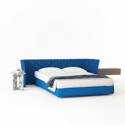 Blau stoffen bed met gestoffeerde hoofdeinde