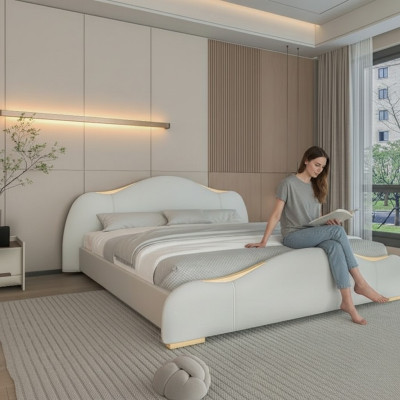Moderne grijze bed met gouden details en een elegante hoofdeinde