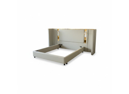 Beige luxe design bed met LED-verlichting, gouden frame en moderne hoofdbord