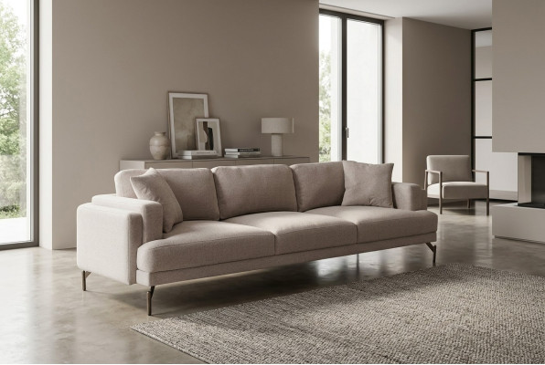 Beige bank voor drie personen met modern ontwerp
