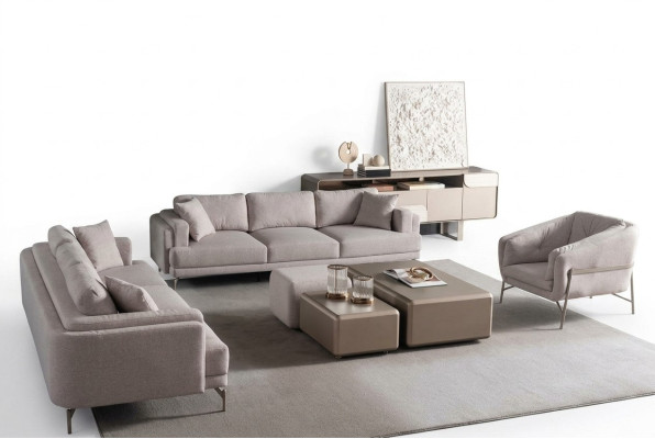 Beige woonkamer set met moderne bank en stoel