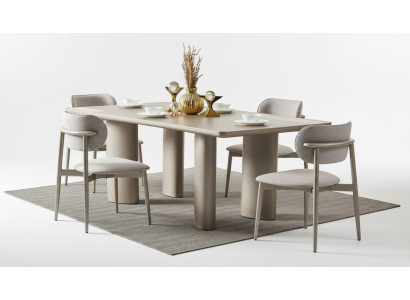 Elegante beige tafel met houten poten en 4 stoffen stoelen