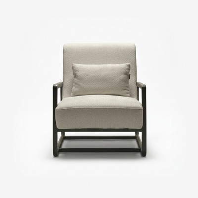 Moderne stoffen fauteuil met houten frame