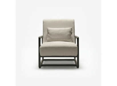 Moderne stoffen fauteuil met houten frame