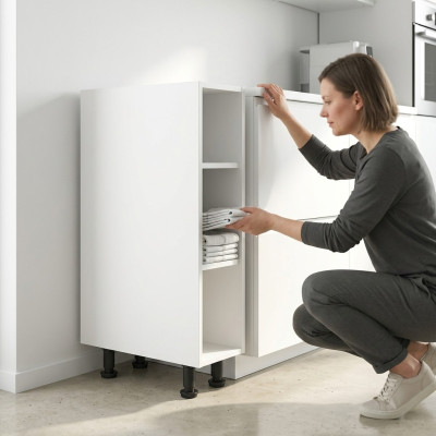 Smalle keukenkast met open plank
